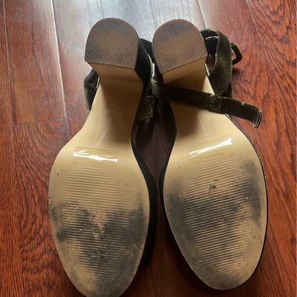 French Connection Green Velour Platform Heels - Picture 5 of 5